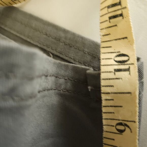 NWT Wrangler Men's 44 Gray Cargo Relaxed Fit Knee Length Tech Pocket Shorts - Picture 6 of 16